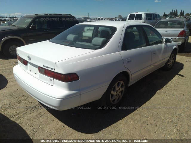 JT2BF22K4X0178613 - 1999 TOYOTA CAMRY LE/XLE WHITE photo 4