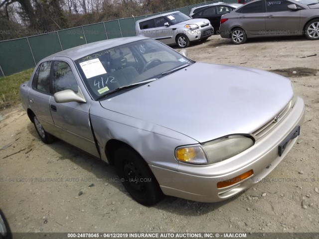 4T1BG12K3TU823796 - 1996 TOYOTA CAMRY DX/LE/XLE SILVER photo 1