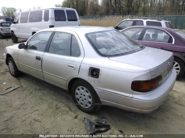 4T1BG12K3TU823796 - 1996 TOYOTA CAMRY DX/LE/XLE SILVER photo 3