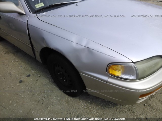 4T1BG12K3TU823796 - 1996 TOYOTA CAMRY DX/LE/XLE SILVER photo 6