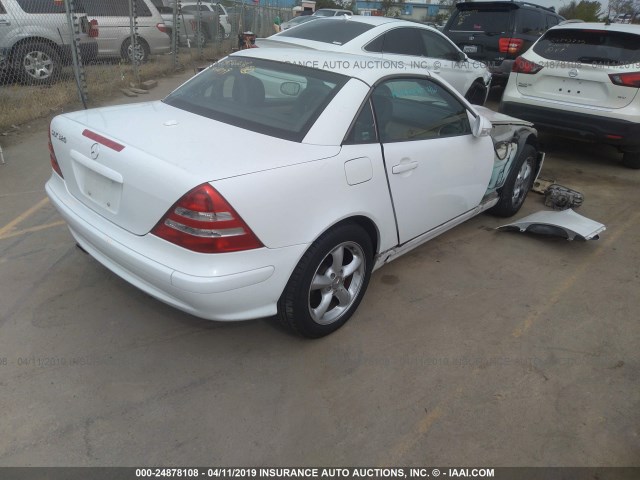 WDBKK65F61F190984 - 2001 MERCEDES-BENZ SLK 320 WHITE photo 4