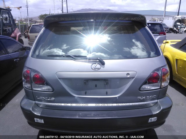 JTJGF10U620120522 - 2002 LEXUS RX 300 GRAY photo 6