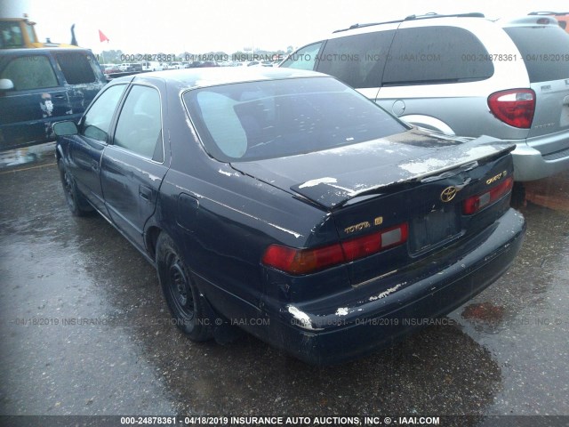 JT2BG22K2W0122147 - 1998 TOYOTA CAMRY CE/LE/XLE BLUE photo 3