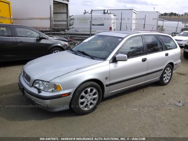 YV1VW2551YF580589 - 2000 VOLVO V40 SILVER photo 2