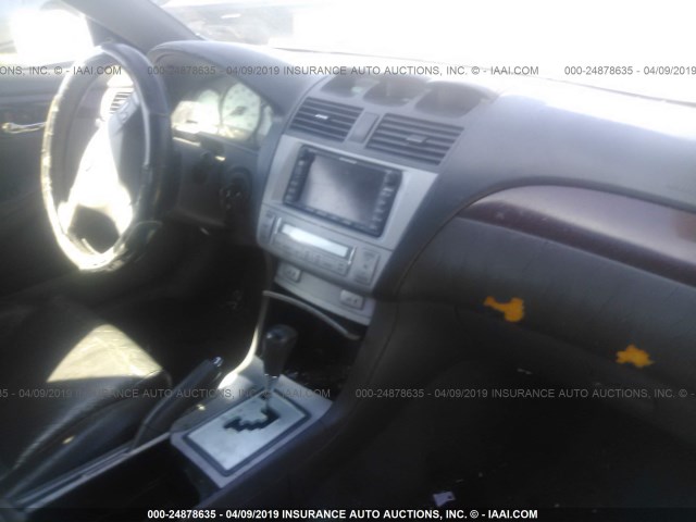 4T1CA30P24U002335 - 2004 TOYOTA CAMRY SOLARA SE/SLE SILVER photo 5