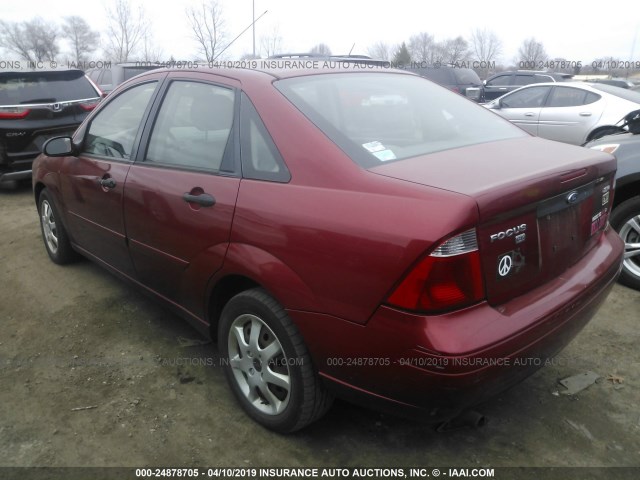 1FAFP34N15W277926 - 2005 FORD FOCUS ZX4 MAROON photo 3