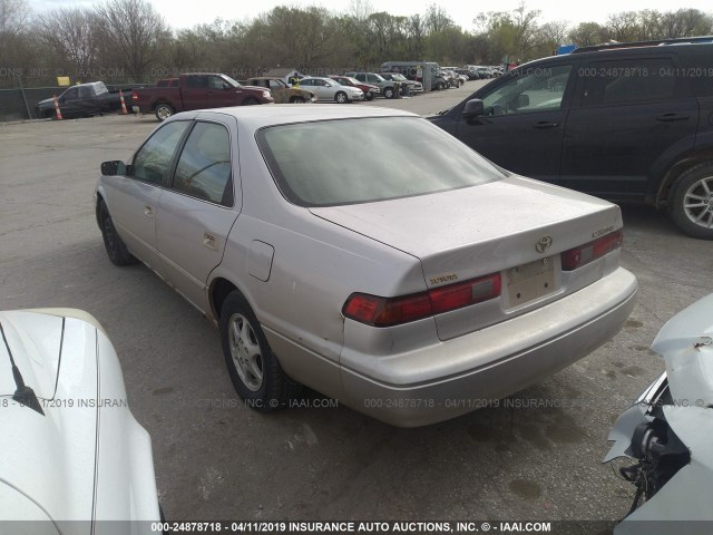 4T1BG22K1WU266221 - 1998 TOYOTA CAMRY CE/LE/XLE TAN photo 3