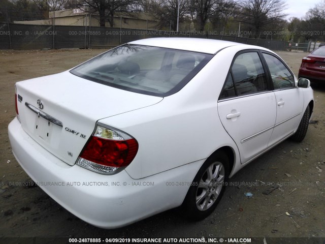 4T1BF30K35U604986 - 2005 TOYOTA CAMRY LE/XLE/SE WHITE photo 4