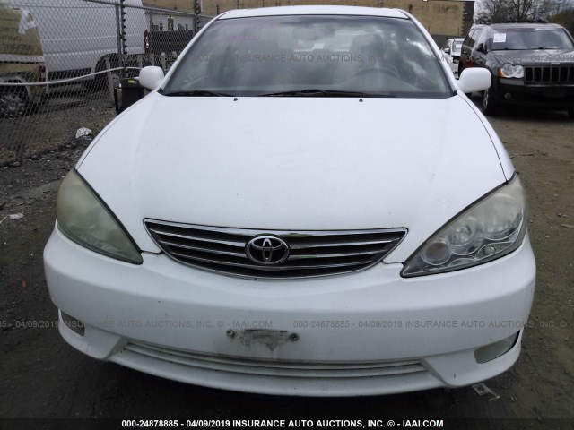 4T1BF30K35U604986 - 2005 TOYOTA CAMRY LE/XLE/SE WHITE photo 6