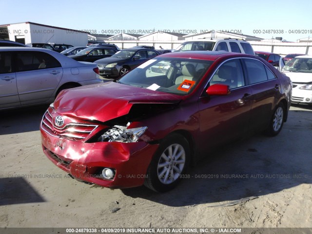 4T4BF3EK9BR131685 - 2011 TOYOTA CAMRY SE/LE/XLE RED photo 2