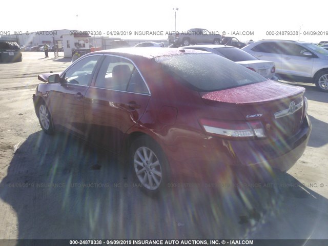 4T4BF3EK9BR131685 - 2011 TOYOTA CAMRY SE/LE/XLE RED photo 3