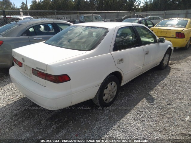 4T1BG22K9WU306349 - 1998 TOYOTA CAMRY CE/LE/XLE WHITE photo 4