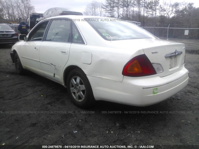 4T1BF28B82U240090 - 2002 TOYOTA AVALON XL/XLS WHITE photo 3