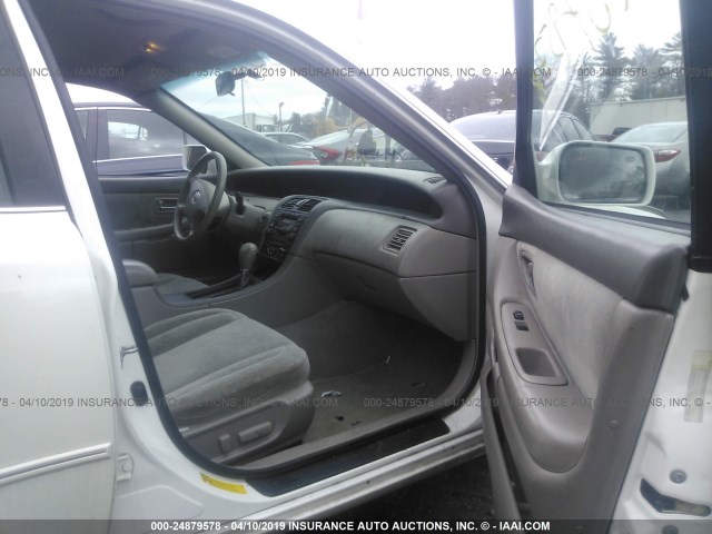 4T1BF28B82U240090 - 2002 TOYOTA AVALON XL/XLS WHITE photo 5