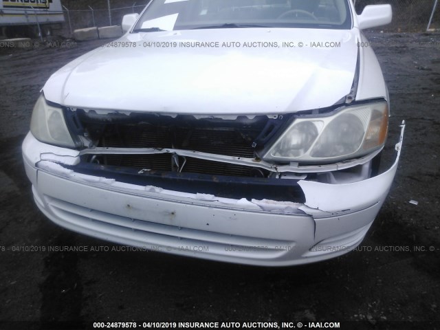 4T1BF28B82U240090 - 2002 TOYOTA AVALON XL/XLS WHITE photo 6