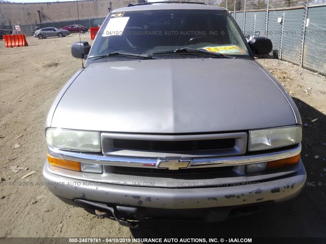 1GNCT18X34K146065 - 2004 CHEVROLET BLAZER GRAY photo 6