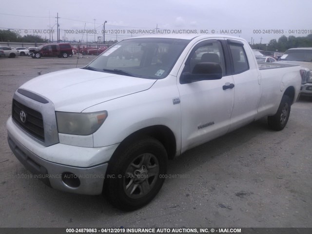 5TFST54138X002117 - 2008 TOYOTA TUNDRA DOUBLE CAB/DOUBLE CAB SR5 WHITE photo 2