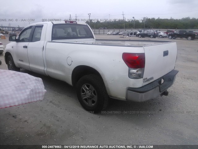 5TFST54138X002117 - 2008 TOYOTA TUNDRA DOUBLE CAB/DOUBLE CAB SR5 WHITE photo 3