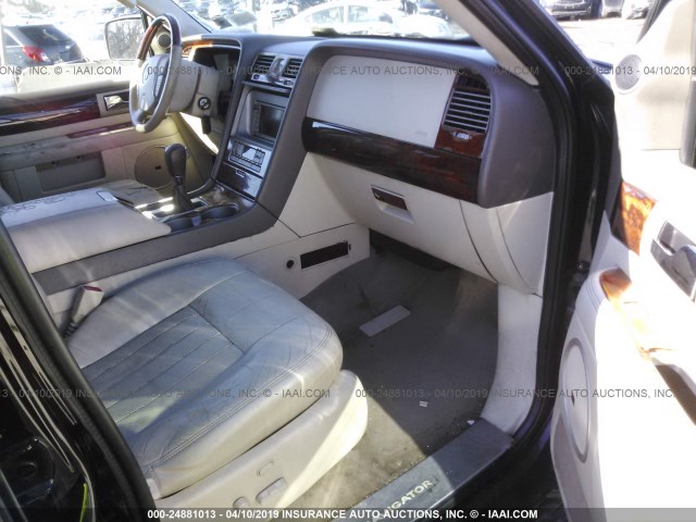 5LMFU28R34LJ16318 - 2004 LINCOLN NAVIGATOR 黑色 照片 5
