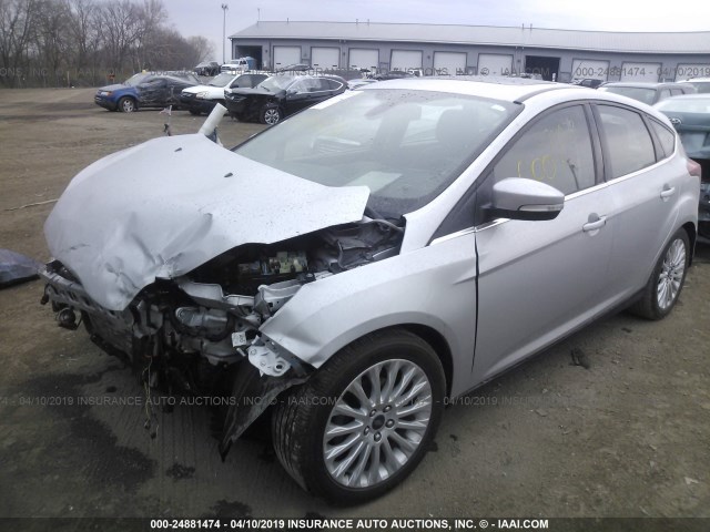 1FAHP3N24CL474973 - 2012 FORD FOCUS TITANIUM SILVER photo 2