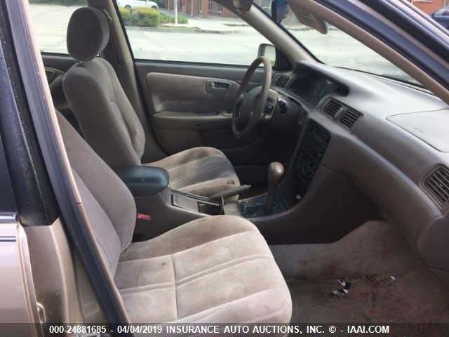 4T1BG22K4WU854422 - 1998 TOYOTA CAMRY CE/LE/XLE 金色 照片 5