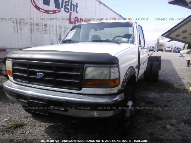 1FDLF47F1SEA73876 - 1995 FORD F SUPER DUTY WHITE photo 2