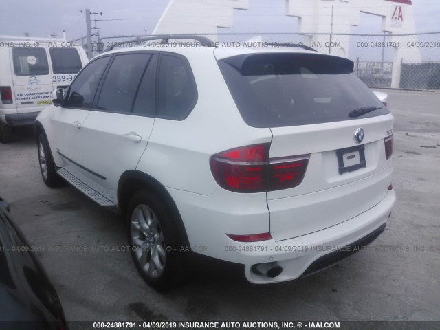 5UXZV4C58CL746916 - 2012 BMW X5 WHITE photo 3