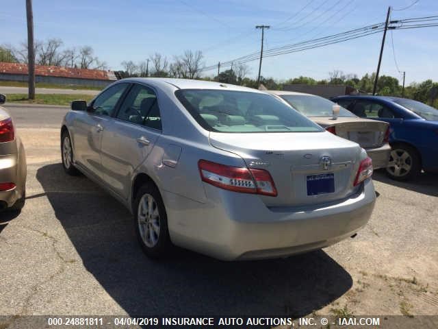 4T4BF3EK7AR084879 - 2010 TOYOTA CAMRY SE/LE/XLE 银色 照片 3