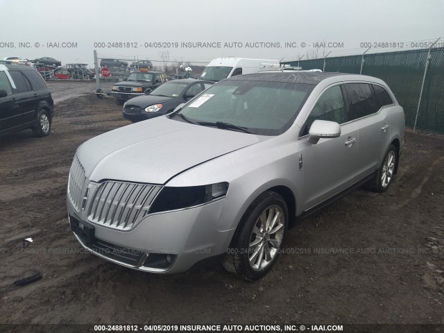 2LMHJ5AT3BBJ54922 - 2011 LINCOLN MKT SILVER photo 2