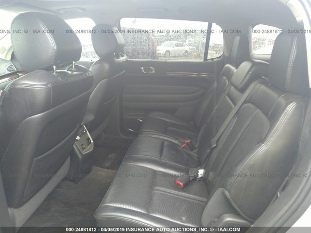 2LMHJ5AT3BBJ54922 - 2011 LINCOLN MKT SILVER photo 8