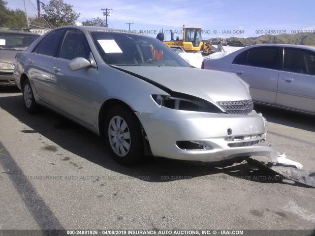 JTDBE32K030174813 - 2003 TOYOTA CAMRY LE/XLE Silber Foto 1