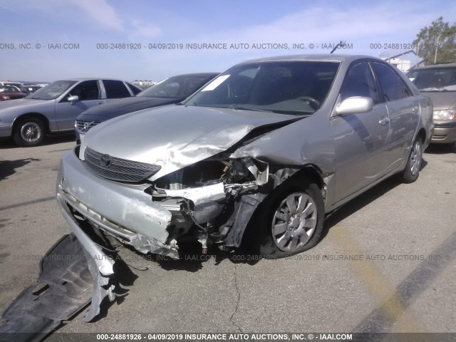 JTDBE32K030174813 - 2003 TOYOTA CAMRY LE/XLE SILVER photo 2