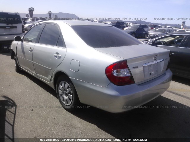 JTDBE32K030174813 - 2003 TOYOTA CAMRY LE/XLE SILVER photo 3