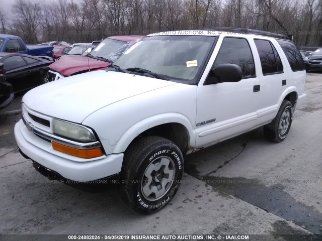 1GNDT13W92K236790 - 2002 CHEVROLET BLAZER WHITE photo 2