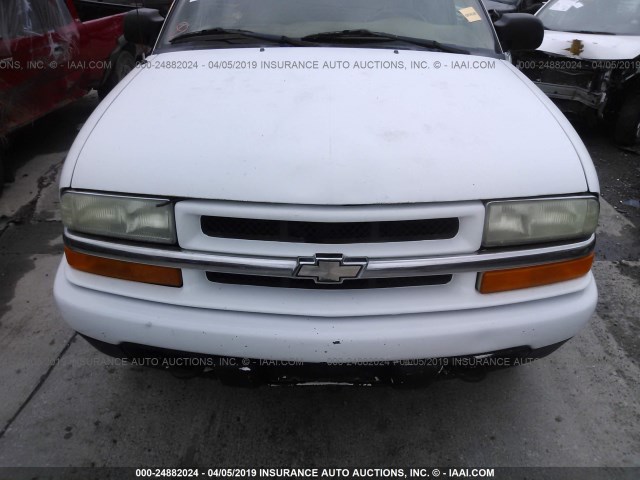 1GNDT13W92K236790 - 2002 CHEVROLET BLAZER WHITE photo 6