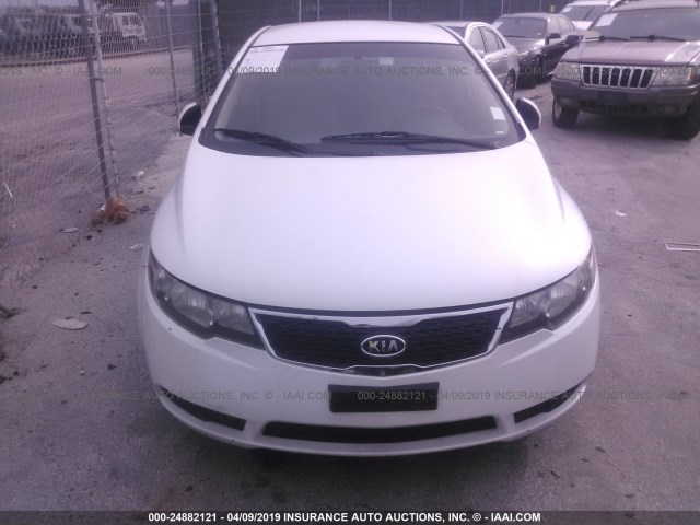 KNAFU4A24C5643963 - 2012 KIA FORTE EX WHITE photo 6