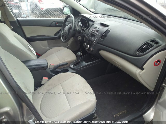 KNAFU4A21A5880679 - 2010 KIA FORTE EX GRAY photo 5