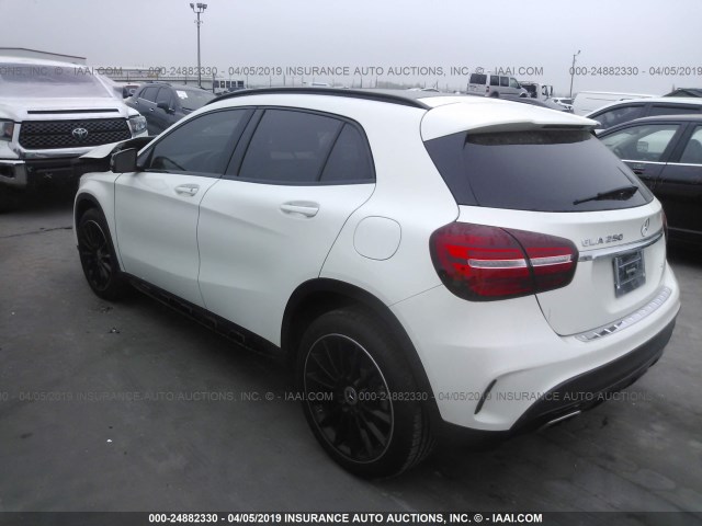 WDCTG4EB5JJ421194 - 2018 MERCEDES-BENZ GLA 250 WHITE photo 3