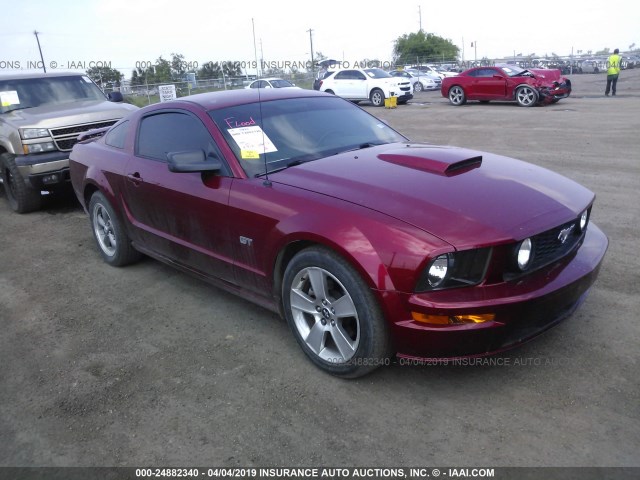 1ZVFT82H575231781 - 2007 FORD MUSTANG GT MAROON photo 1