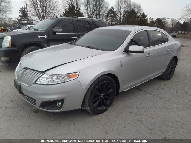 1LNHL9FTXAG610315 - 2010 LINCOLN MKS SILVER photo 2