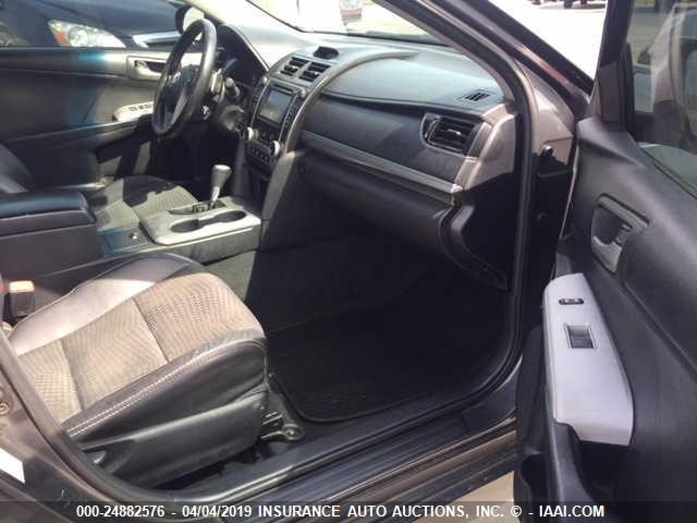 4T1BF1FKXCU156741 - 2012 TOYOTA CAMRY SE/LE/XLE 灰色 照片 5