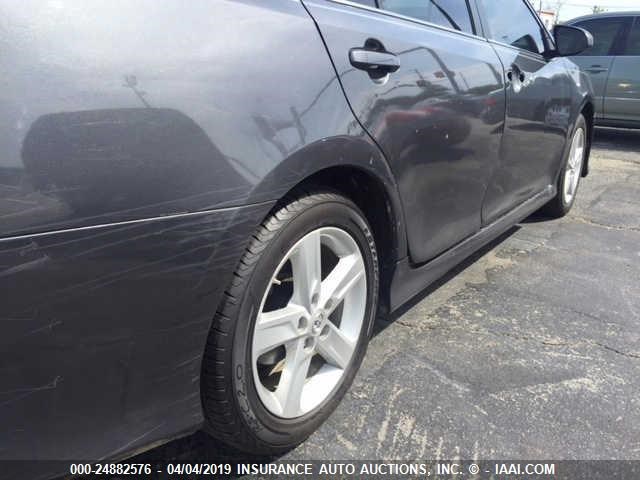4T1BF1FKXCU156741 - 2012 TOYOTA CAMRY SE/LE/XLE 灰色 照片 6