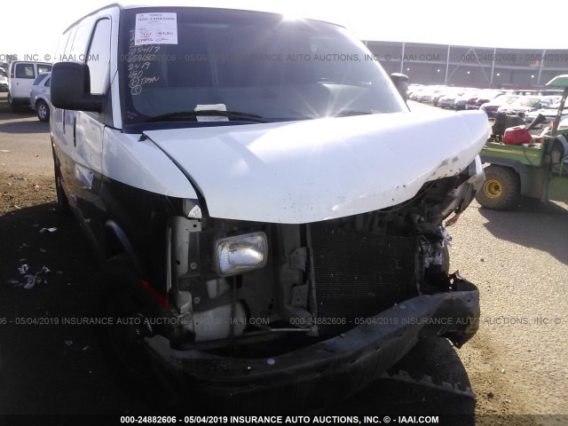 1GTFG15T741206477 - 2004 GMC SAVANA G1500 WHITE photo 1