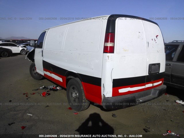 1GTFG15T741206477 - 2004 GMC SAVANA G1500 WHITE photo 3