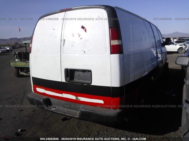 1GTFG15T741206477 - 2004 GMC SAVANA G1500 WHITE photo 4