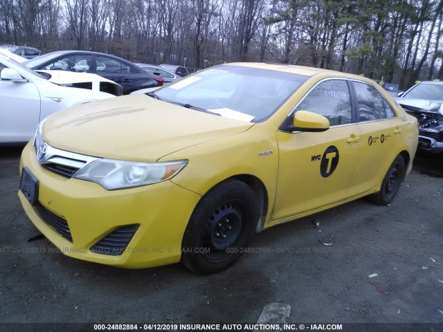 4T1BD1FK9EU117129 - 2014 TOYOTA CAMRY HYBRID/LE/XLE YELLOW photo 2