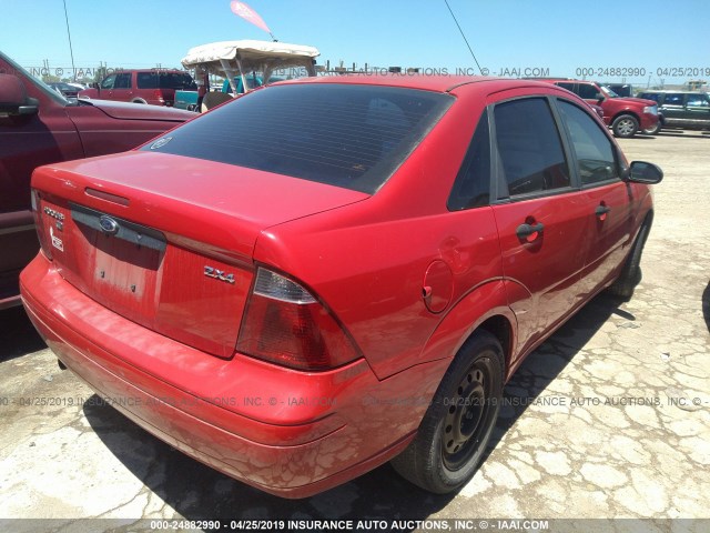1FAFP34NX6W127914 - 2006 FORD FOCUS ZX4 RED photo 4