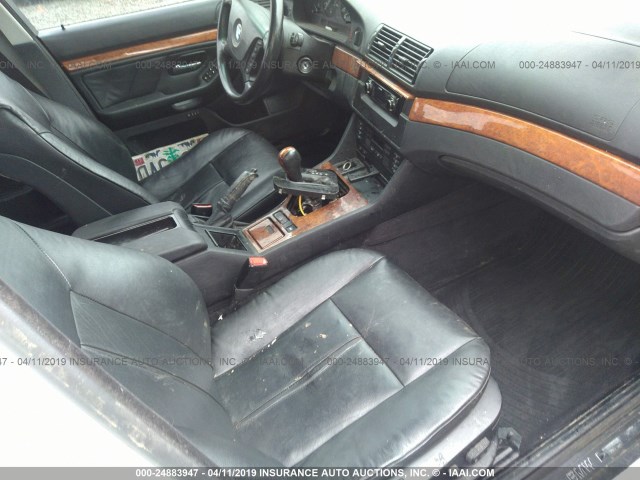 WBADT43472GY41514 - 2002 BMW 525 I AUTOMATIC Beyaz fotoğraf 5