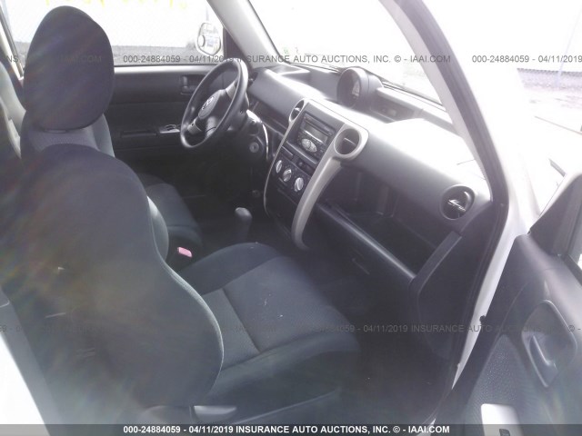 JTLKT324364120141 - 2006 TOYOTA SCION XB WHITE photo 6