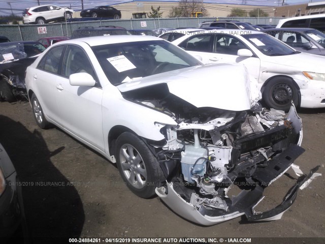 4T1BF3EK8BU629970 - 2011 TOYOTA CAMRY SE/LE/XLE WHITE photo 1